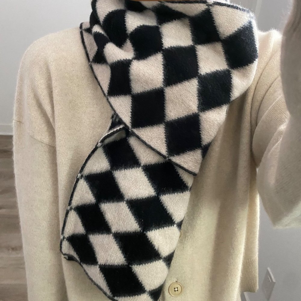 NWT Scotland Brand Jo Gordon Brushed Lambswool Bi-Color Diamond Scarf Warm